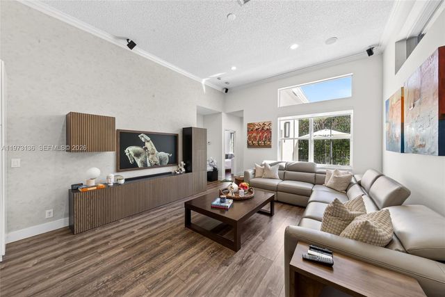 1623 Blue Jay Cir, Weston, FL 33327