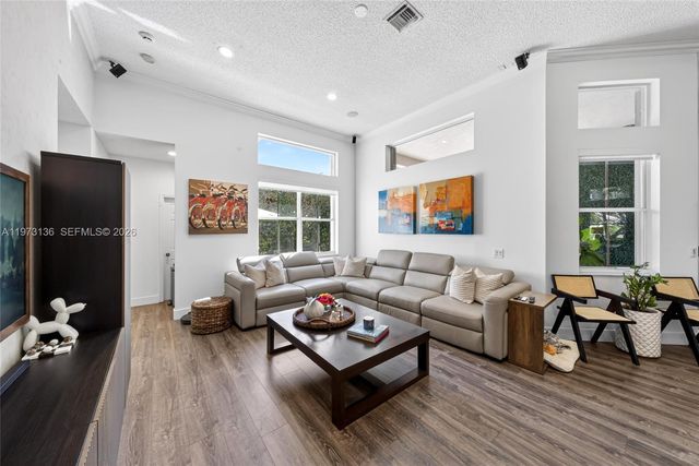 1623 Blue Jay Cir, Weston, FL 33327