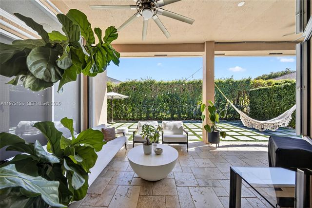 1623 Blue Jay Cir, Weston, FL 33327