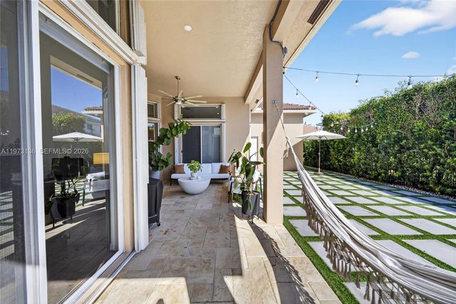 1623 Blue Jay Cir, Weston, FL 33327