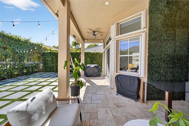 1623 Blue Jay Cir, Weston, FL 33327