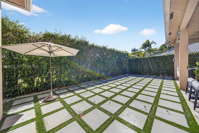 1623 Blue Jay Cir, Weston, FL 33327