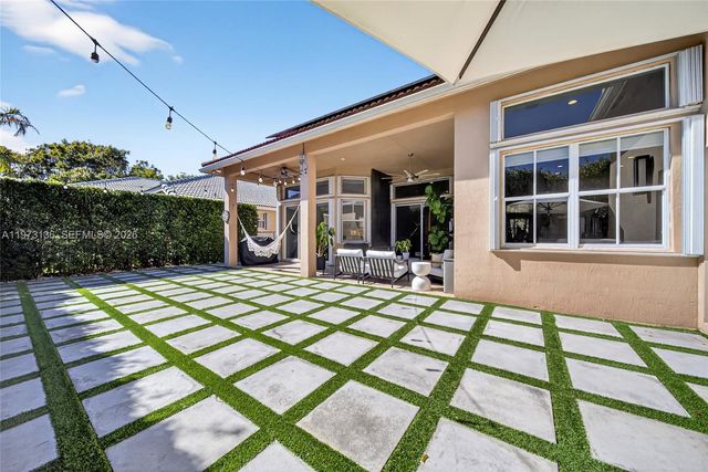 1623 Blue Jay Cir, Weston, FL 33327