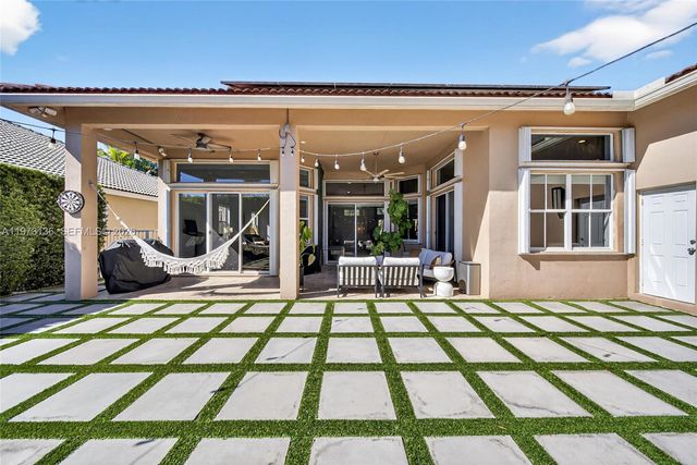 1623 Blue Jay Cir, Weston, FL 33327