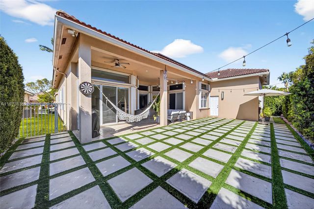 1623 Blue Jay Cir, Weston, FL 33327