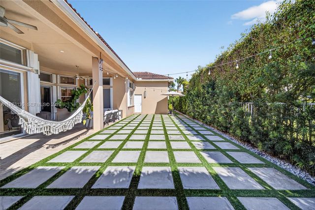 1623 Blue Jay Cir, Weston, FL 33327