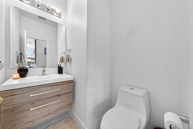 1623 Blue Jay Cir, Weston, FL 33327