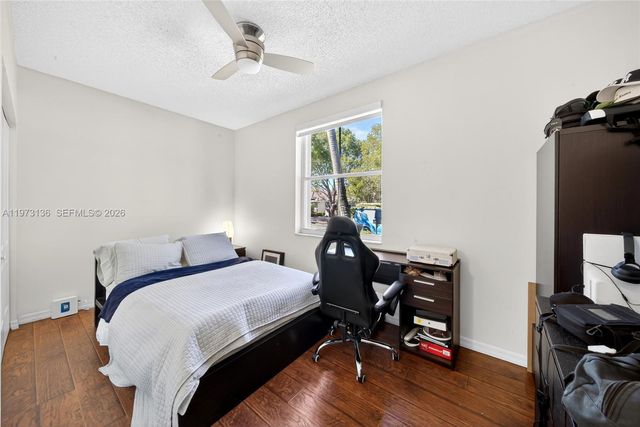 1623 Blue Jay Cir, Weston, FL 33327