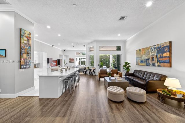 1623 Blue Jay Cir, Weston, FL 33327