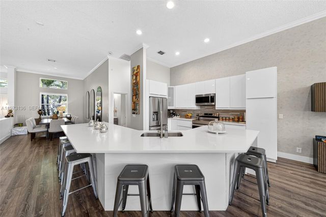 1623 Blue Jay Cir, Weston, FL 33327