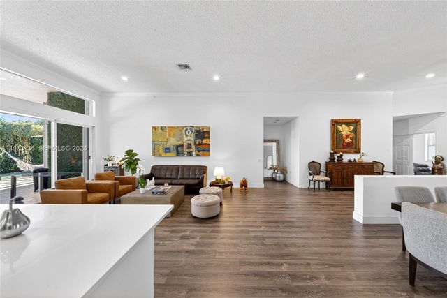 1623 Blue Jay Cir, Weston, FL 33327