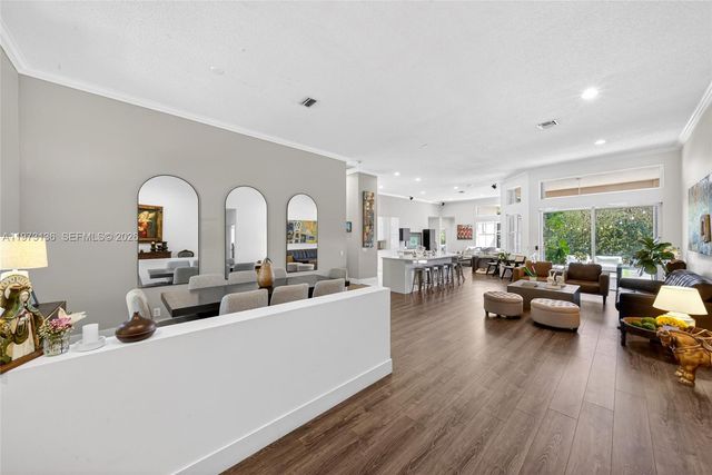 1623 Blue Jay Cir, Weston, FL 33327