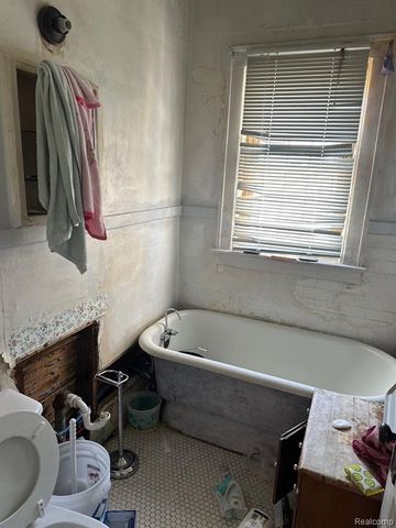 15455 Wildemere Street, Detroit, MI 48238