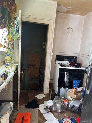 15455 Wildemere Street, Detroit, MI 48238