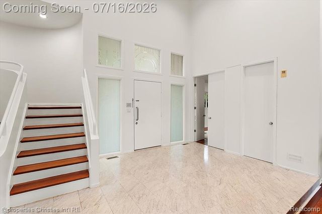 4948 Champlain Circle, West Bloomfield, MI 48323