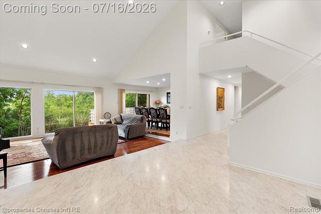 4948 Champlain Circle, West Bloomfield, MI 48323