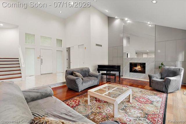 4948 Champlain Circle, West Bloomfield, MI 48323
