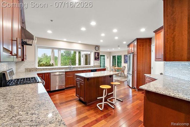 4948 Champlain Circle, West Bloomfield, MI 48323