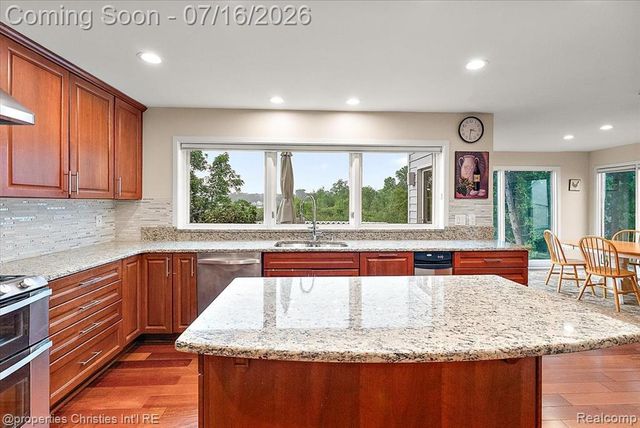 4948 Champlain Circle, West Bloomfield, MI 48323