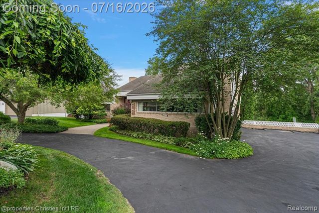 4948 Champlain Circle, West Bloomfield, MI 48323