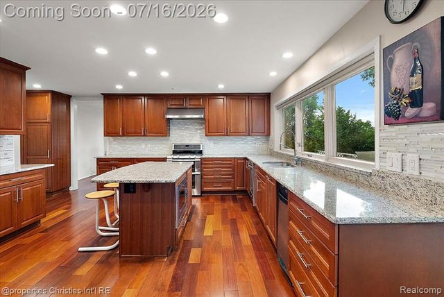 4948 Champlain Circle, West Bloomfield, MI 48323