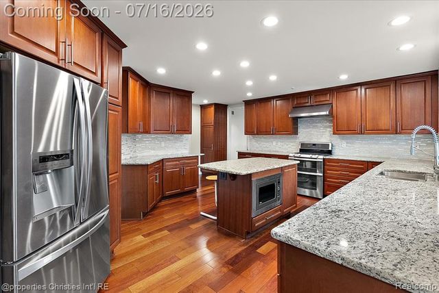 4948 Champlain Circle, West Bloomfield, MI 48323