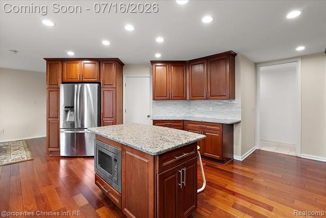 4948 Champlain Circle, West Bloomfield, MI 48323