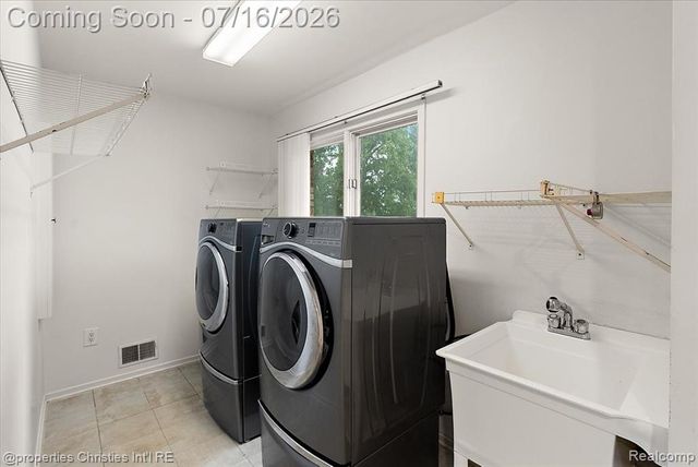 4948 Champlain Circle, West Bloomfield, MI 48323