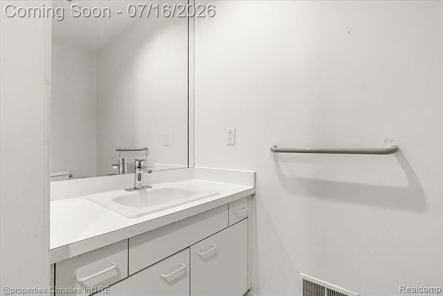 4948 Champlain Circle, West Bloomfield, MI 48323