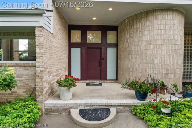4948 Champlain Circle, West Bloomfield, MI 48323