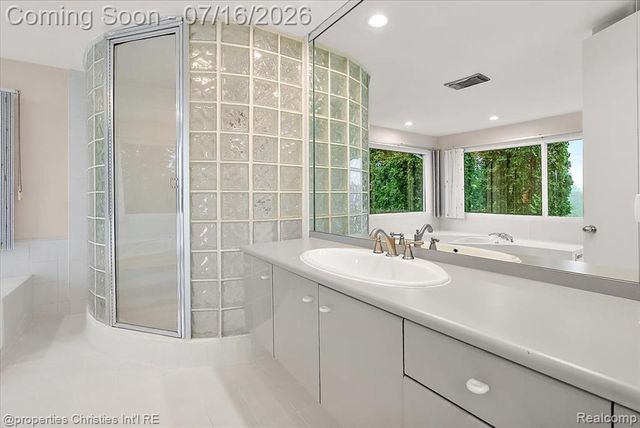 4948 Champlain Circle, West Bloomfield, MI 48323