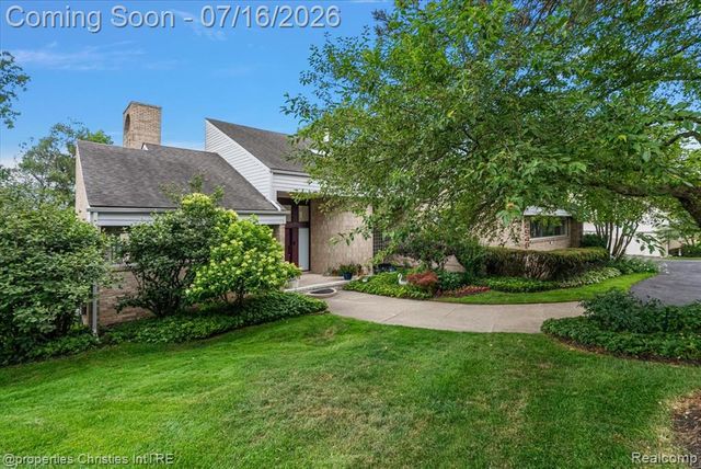 4948 Champlain Circle, West Bloomfield, MI 48323