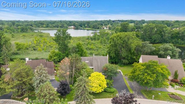 4948 Champlain Circle, West Bloomfield, MI 48323