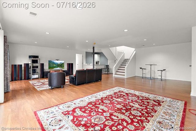 4948 Champlain Circle, West Bloomfield, MI 48323