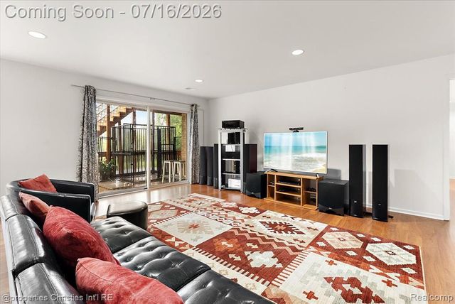 4948 Champlain Circle, West Bloomfield, MI 48323