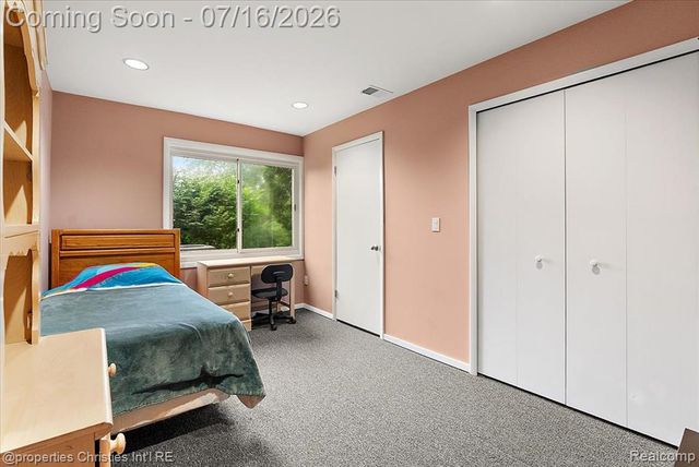 4948 Champlain Circle, West Bloomfield, MI 48323