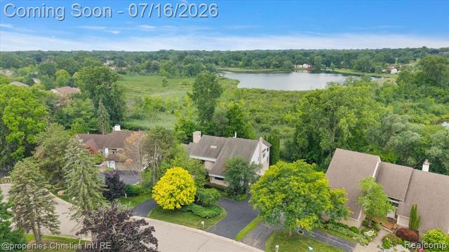 4948 Champlain Circle, West Bloomfield, MI 48323