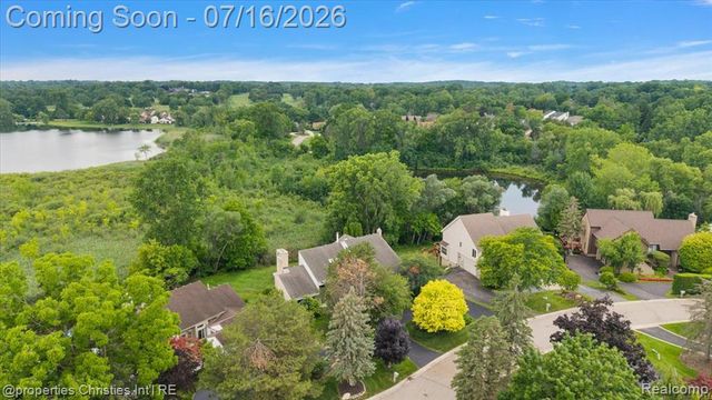 4948 Champlain Circle, West Bloomfield, MI 48323