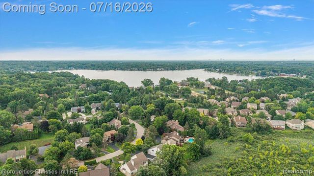 4948 Champlain Circle, West Bloomfield, MI 48323