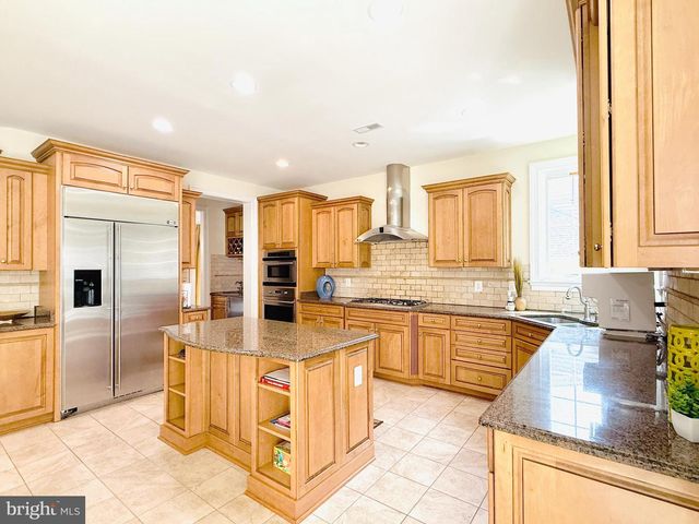 7532 RED HILL DR, Springfield, VA 22153