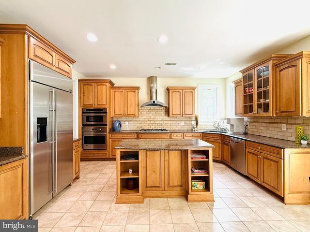 7532 RED HILL DR, Springfield, VA 22153