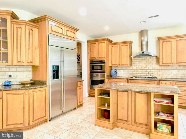 7532 RED HILL DR, Springfield, VA 22153