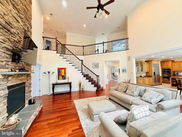 7532 RED HILL DR, Springfield, VA 22153