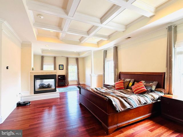 7532 RED HILL DR, Springfield, VA 22153