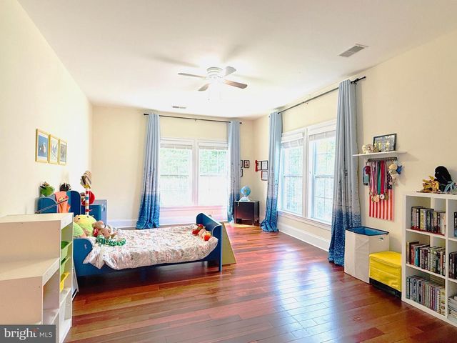 7532 RED HILL DR, Springfield, VA 22153