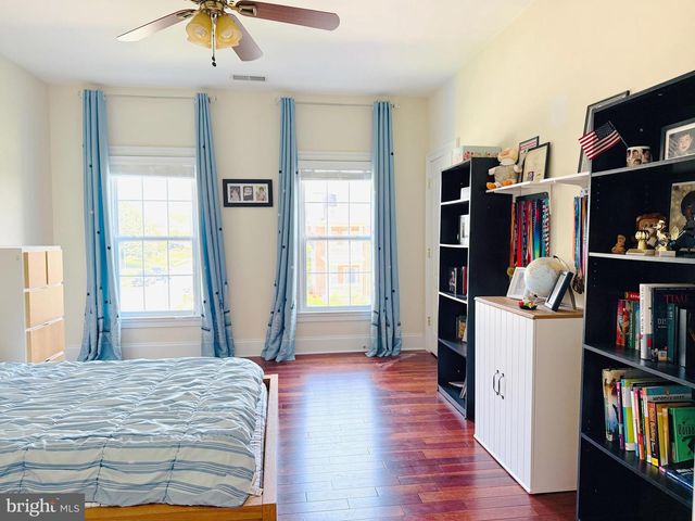 7532 RED HILL DR, Springfield, VA 22153