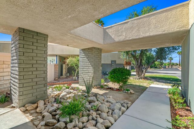 1499 Sunflower Circle N, Palm Springs, CA 92262