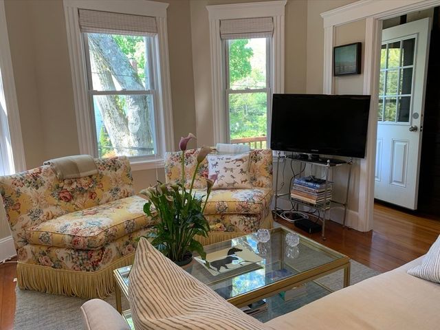 217 Reservoir Rd 2, Brookline, MA 02467