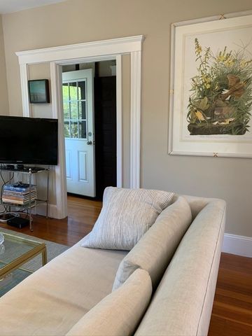 217 Reservoir Rd 2, Brookline, MA 02467