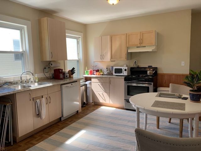 217 Reservoir Rd 2, Brookline, MA 02467